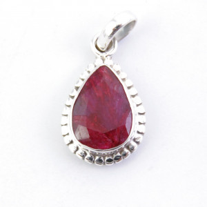 Rubīns - sudraba kulons